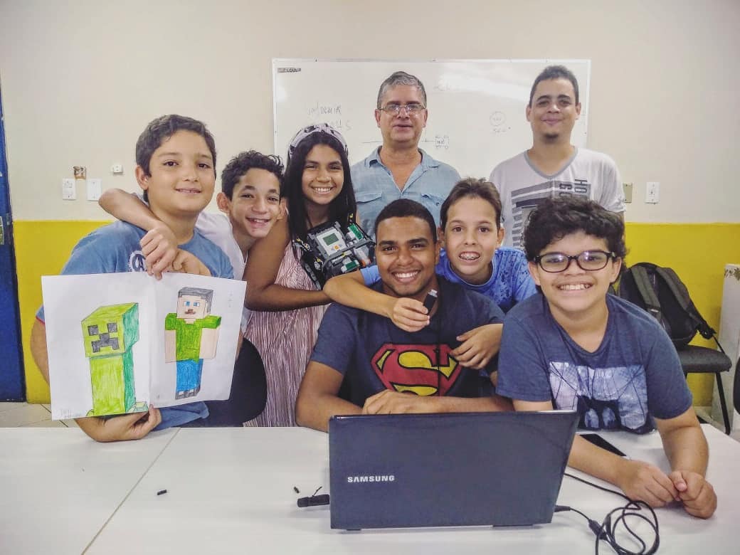 Foto com meus alunos de robótica
